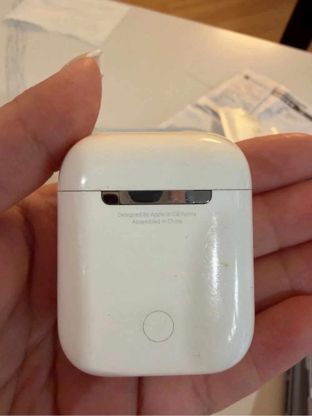 Apple White Wireless Earbuds with Matching Charging Case